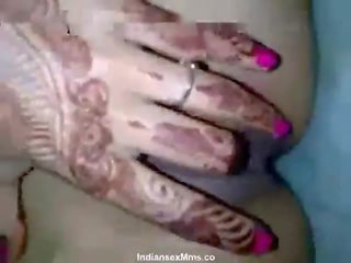 Newly Married teenager Fingering her Pussy Mms